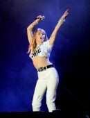 Miley Cyrus OnStage in Warsaw