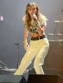 Miley Cyrus OnStage in Warsaw