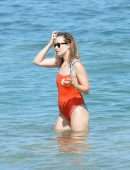 Olivia Wilde Playing at the Beach on her Vacation in Maui