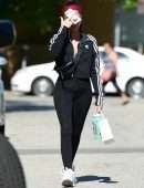 Sarah-Hyland-Leaving-the-Shape-House-in-Studio-City-4