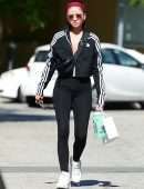 Sarah-Hyland-Leaving-the-Shape-House-in-Studio-City-5