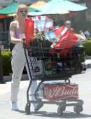 Ariel Winter Cleavage, Shopping in Los Angeles
