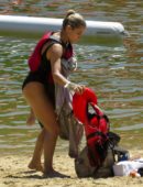 Elsa-Pataky-in-the-Senpere-Lake-in-the-South-of-France-10