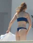 Gigi Hadid Booty, Sunbathing in Bikini with Friends, Mykonos Island