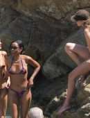 Gigi-Hadid-and-Bella-Hadid-5