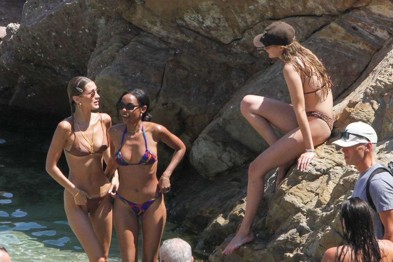 Gigi-Hadid-and-Bella-Hadid-5