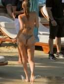 Gigi Hadid and Bella Hadid Booty in Bikini on the Beach in Mykonos