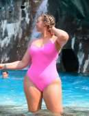 Iskra Lawrence Booty in Swimsuit for Photoshoot in New York