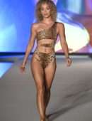 Jasmine Sanders at 2019 Sports Illustrated Swimsuit Runway Show at Miami Swim Week