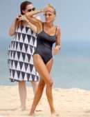 Sarah Jessica Parker in Swimsuit at the Beach in the Hamptons, New York