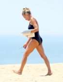 Sarah Jessica Parker in Swimsuit at the Beach in the Hamptons, New York