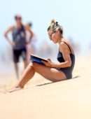 Sarah Jessica Parker in Swimsuit at the Beach in the Hamptons, New York