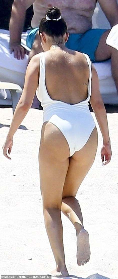 Selena-Gomez-Booty-in-White-Swimsuit-2
