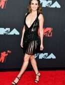 Alison-Brie-at-2019-MTV-VMA-18