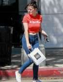 Ariel Winter Booty in Jeans, Picking up Lunch at Joan's on Third in LA
