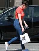 Ariel Winter Booty in Jeans, Picking up Lunch at Joan's on Third in LA