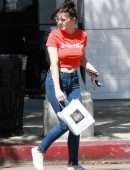 Ariel Winter Booty in Jeans, Picking up Lunch at Joan's on Third in LA