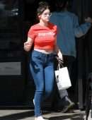 Ariel Winter Booty in Jeans, Picking up Lunch at Joan's on Third in LA