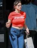 Ariel Winter Booty in Jeans, Picking up Lunch at Joan's on Third in LA