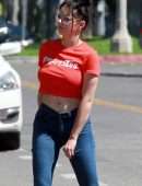 Ariel Winter Booty in Jeans, Picking up Lunch at Joan's on Third in LA