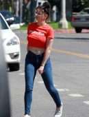 Ariel Winter Booty in Jeans, Picking up Lunch at Joan's on Third in LA