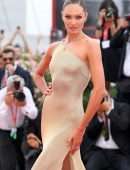 Candice Swanepoel Booty in Tight Dress at the Premiere of “The Truth” in Venice