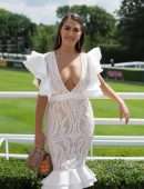 Chloe Goodman Cleavage, Arrive at Goodwood Racecourse for the Qatar Goodwood Festival