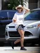 Elizabeth Olsen Leggy, Out in Studio City