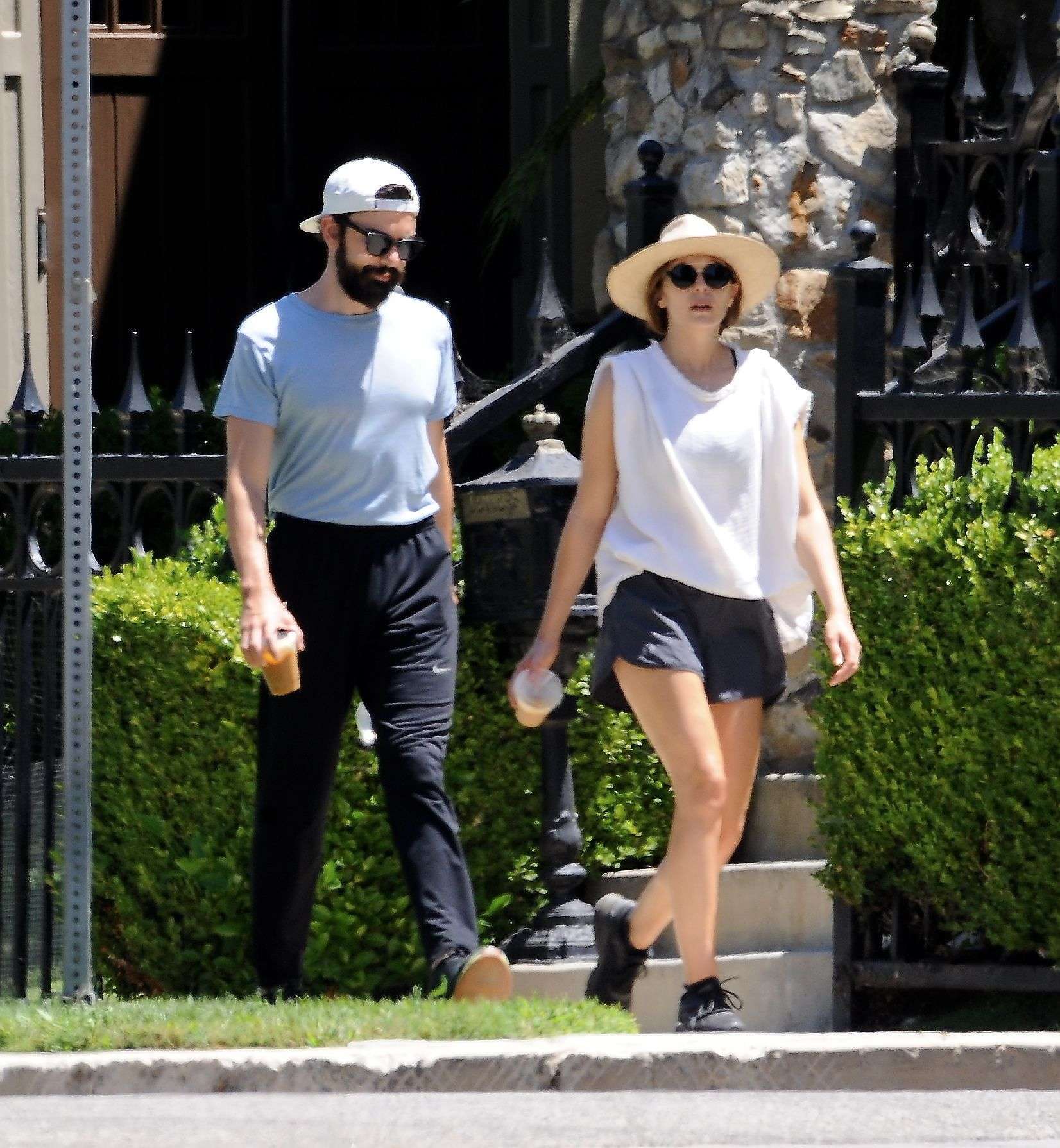 Elizabeth Olsen Leggy, Out in Studio City