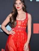 Hailee Steinfeld at 2019 MTV Video Music Awards in Newark