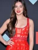 Hailee Steinfeld at 2019 MTV Video Music Awards in Newark