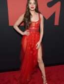 Hailee Steinfeld at 2019 MTV Video Music Awards in Newark