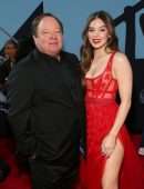 Hailee Steinfeld at 2019 MTV Video Music Awards in Newark
