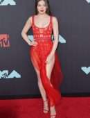 Hailee Steinfeld at 2019 MTV Video Music Awards in Newark