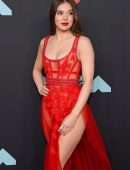 Hailee Steinfeld at 2019 MTV Video Music Awards in Newark