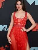 Hailee Steinfeld at 2019 MTV Video Music Awards in Newark