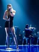 Miley Cyrus Performing Onstage Braless at 2019 MTV Video Music Awards