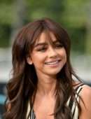 Sarah Hyland Leggy on “Extra” at Universal Studios Hollywood in Universal City