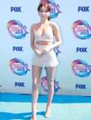 Sarah Hyland at 2019 Teen Choice Awards in Los Angeles