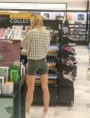 Sophie Turner Booty in Leggings in Miami