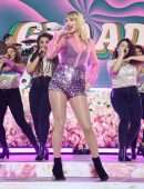 Taylor Swift - Performing at Good Morning America in New York