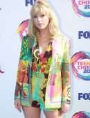 Taylor Swift at 2019 Teen Choice Awards in Los Angeles