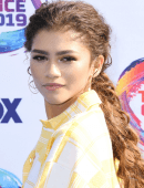 Zendaya-Coleman-at-2019-Teen-Choice-Awards-13