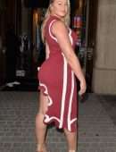 Iskra Lawrence Leggy, Out for Dinner