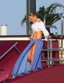 Jennifer Lopez Upskirt at the Nikki Beach in St Tropez