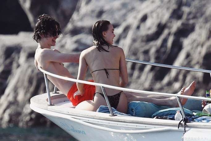 Lily-Rose-Depp-11