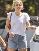 Miley Cyrus and Kaitlynn Carter Getting Lunch in Los Angeles