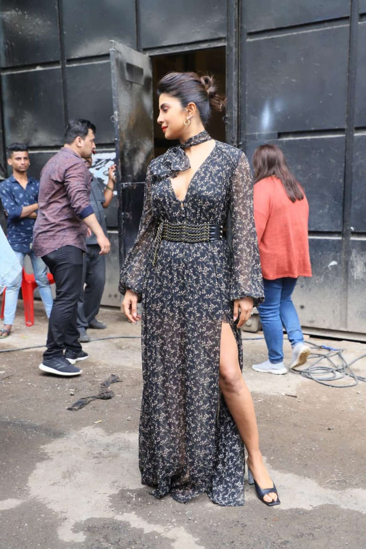 Priyanka-Chopra-Leggy-821