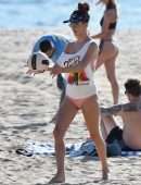 Alessandra Ambrosio Booty, Playing Beach Volleyball in Santa Monica