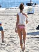 Alessandra Ambrosio Booty, Playing Beach Volleyball in Santa Monica